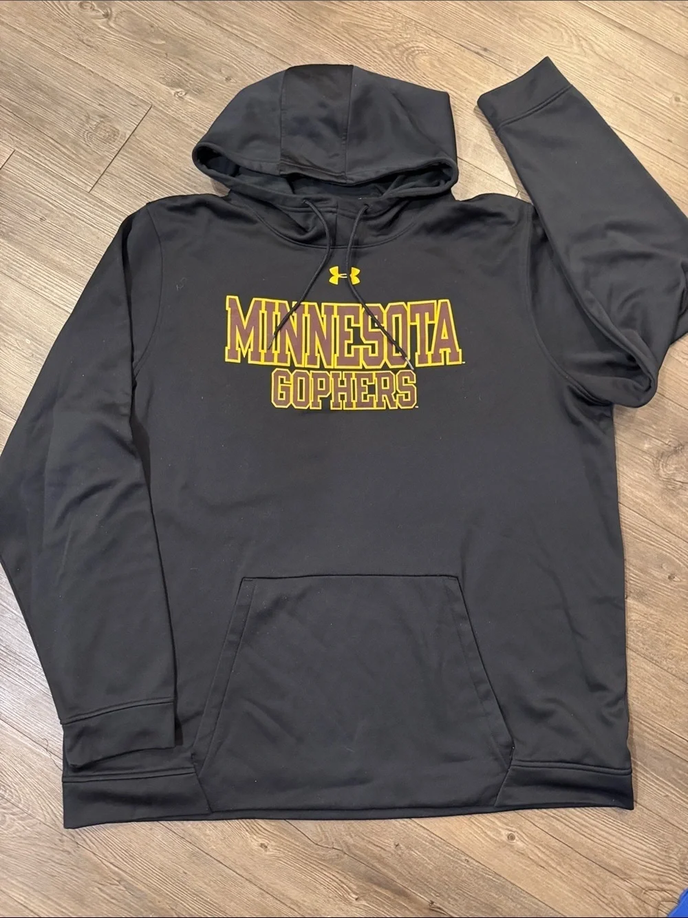 Under Armour Minnesota Gophers Pullover Hoodie with Pouch Pocket. Like New!
